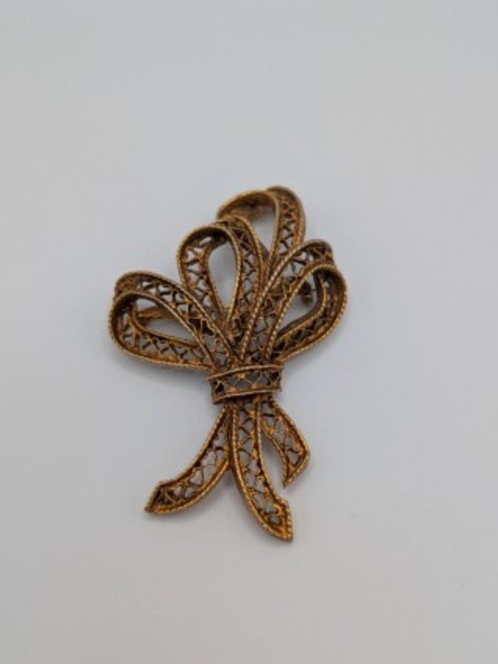Vintage 1960s 1928 Jewelry Co Gold Filigree Bow Brooch Heart Detail Large Pin